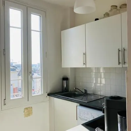 Apartment The Artist's Near The Metro Saint-Denis (Seine-Saint-Denis)